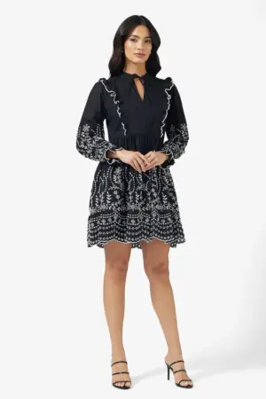 فستان قصير بحزام