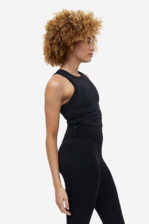 قميص رياضي بدون أكمام بتفاصيل رباط