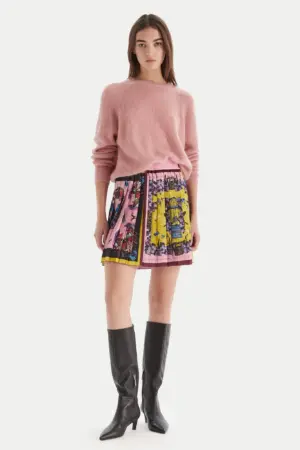 تنورة مطوية ملونة بقصّة عادية